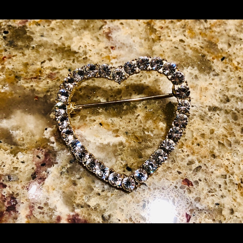 Heart brooch♥️♥️